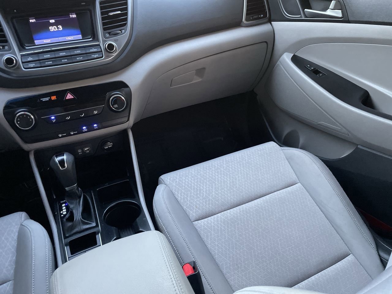 Used 2018 Black Noir Pearl Hyundai SE image 14