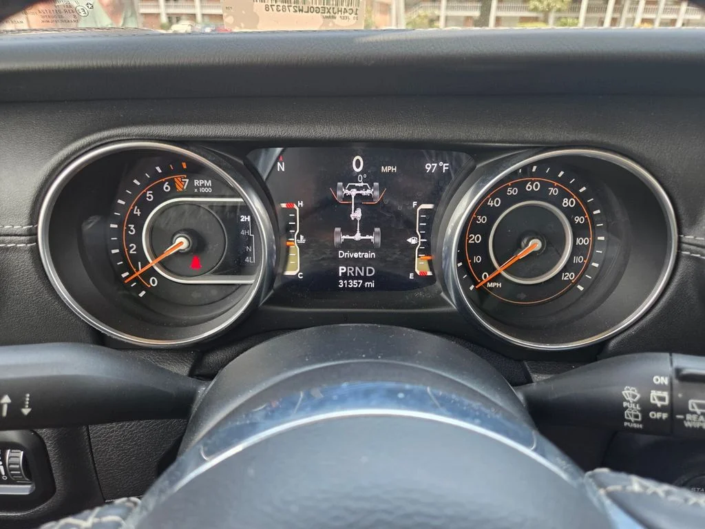 Used 2020 Green Jeep Unlimited Sahara image 15