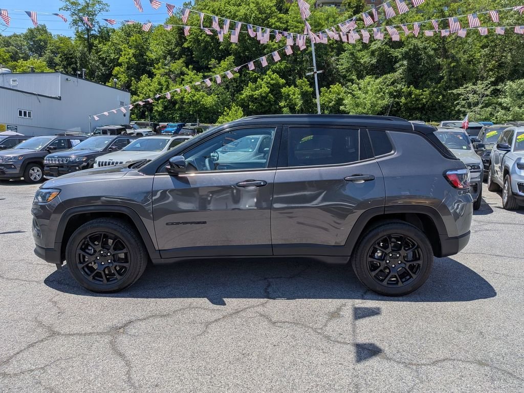 Used 2023 Gray Jeep Latitude image 10