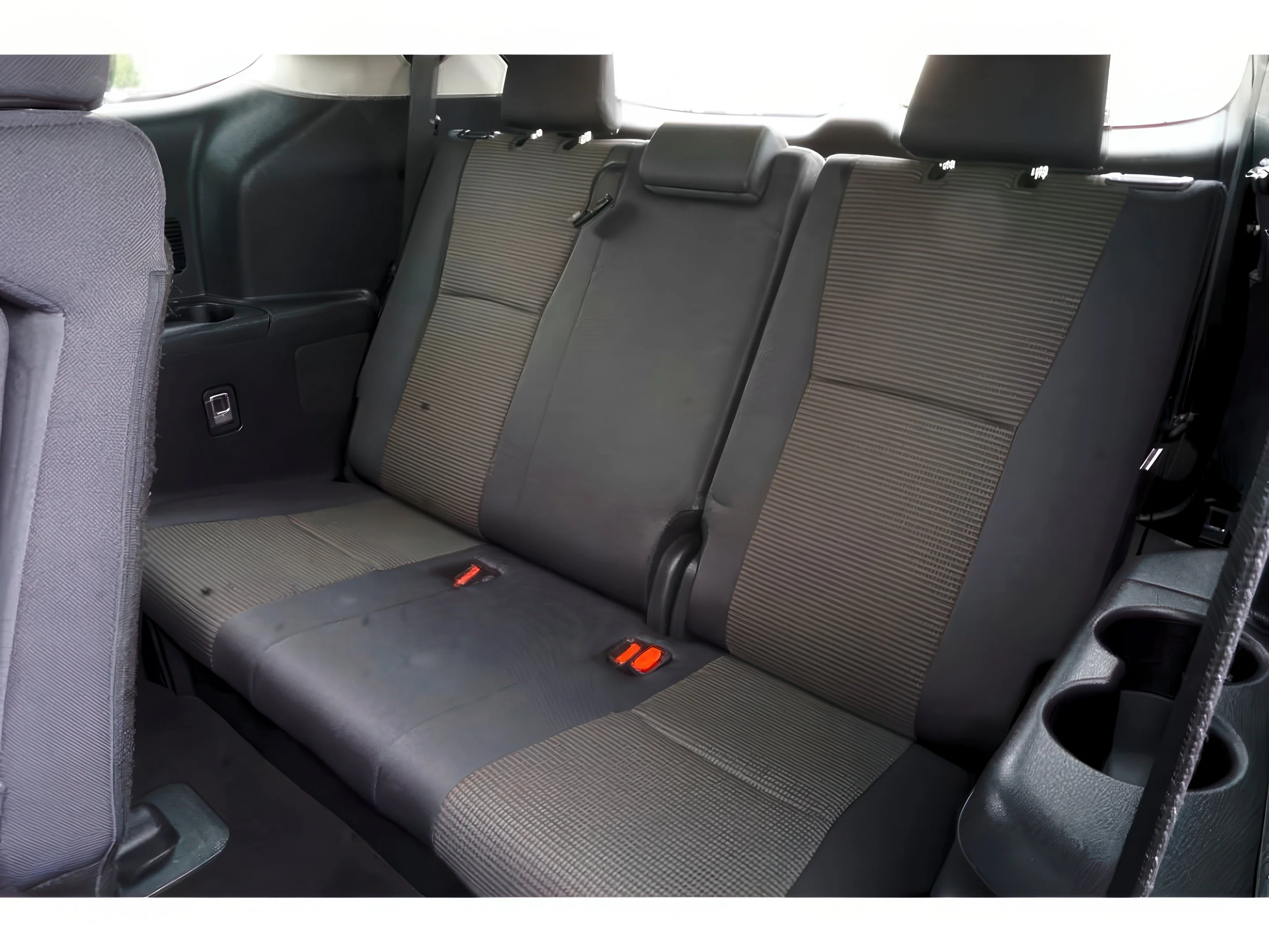 2024 Toyota Highlander LE - Photo 31