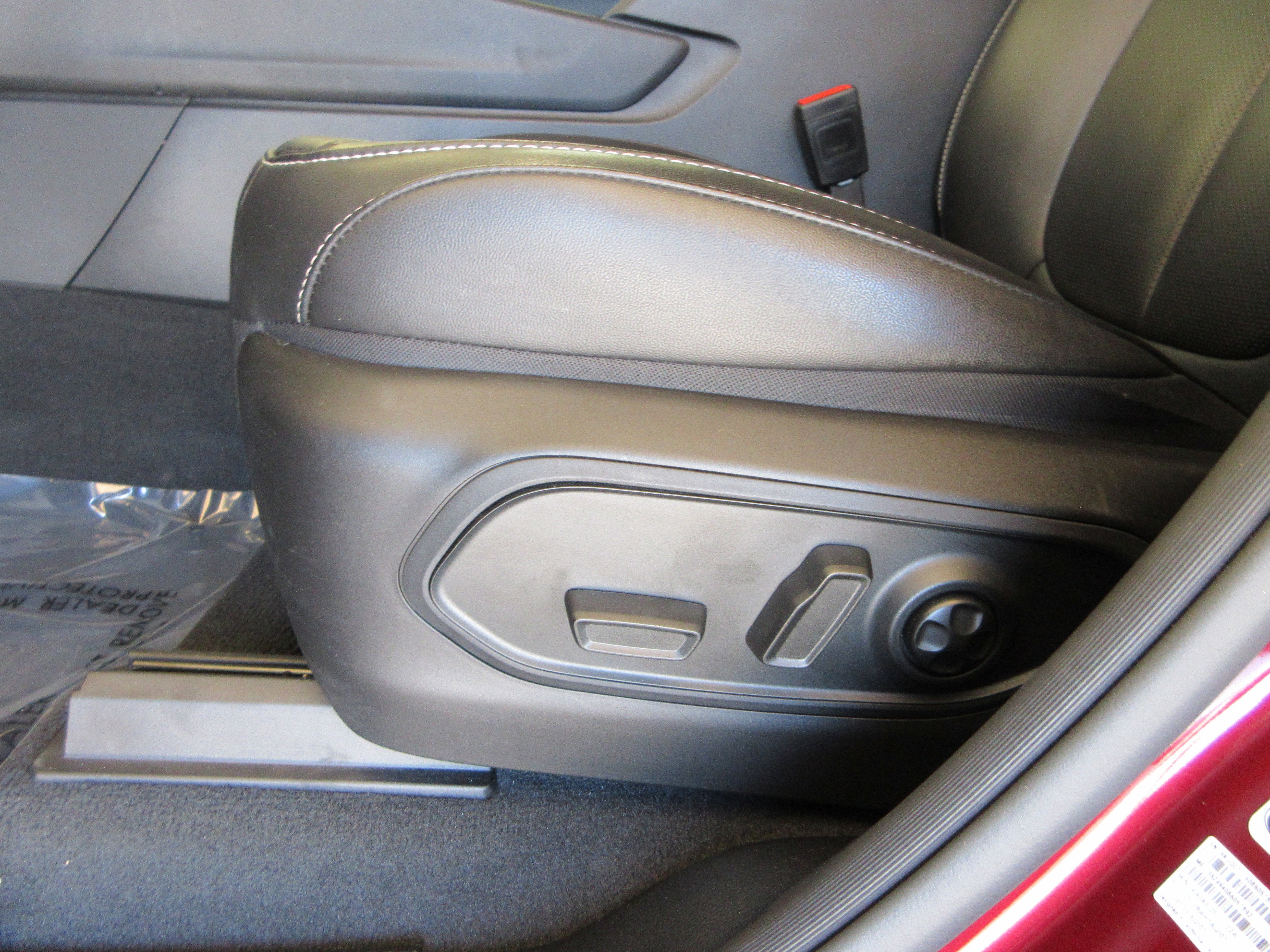 Used 2024 Velvet Red Pearlcoat Jeep Limited image 35