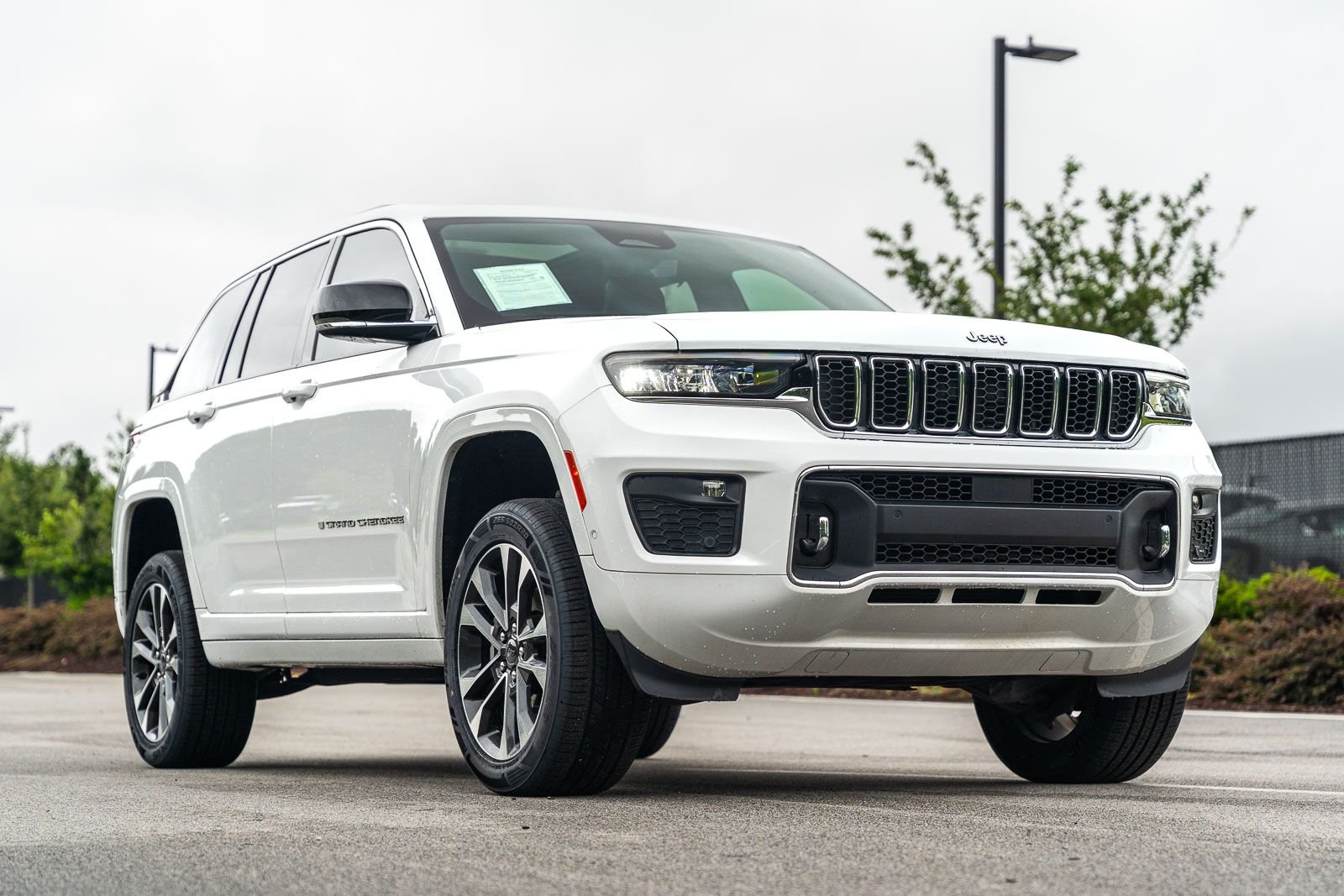 Used 2022 White Jeep Overland image 12