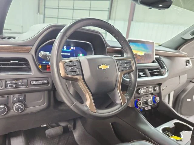 Used 2023 Iridescent Pearl Tricoat Chevrolet High Country image 18