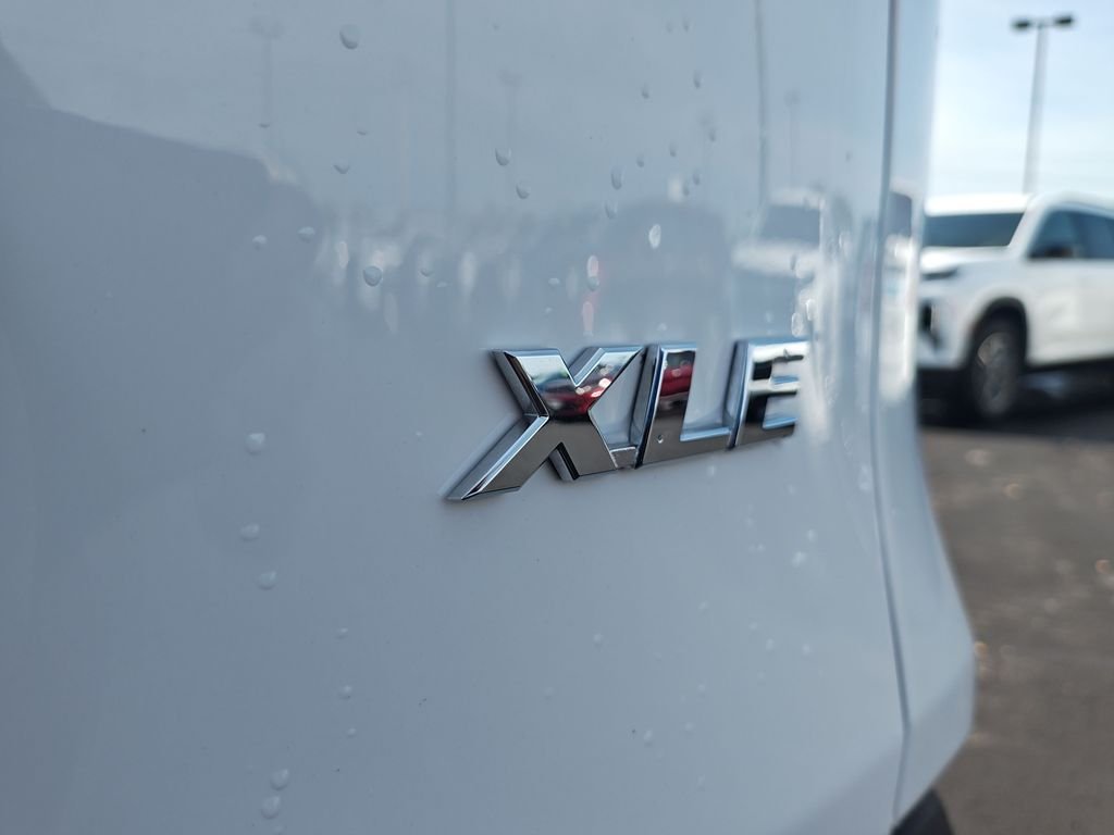 Used 2025 White Toyota XLE image 27