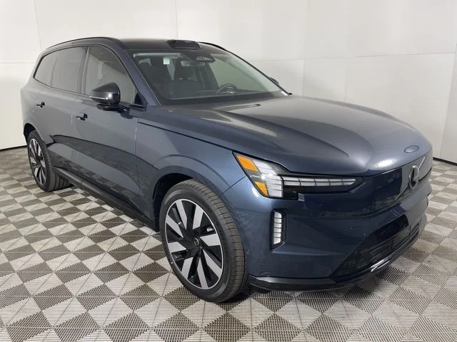 Used 2025 Blue Volvo Ultra Twin Motor Performance image 2