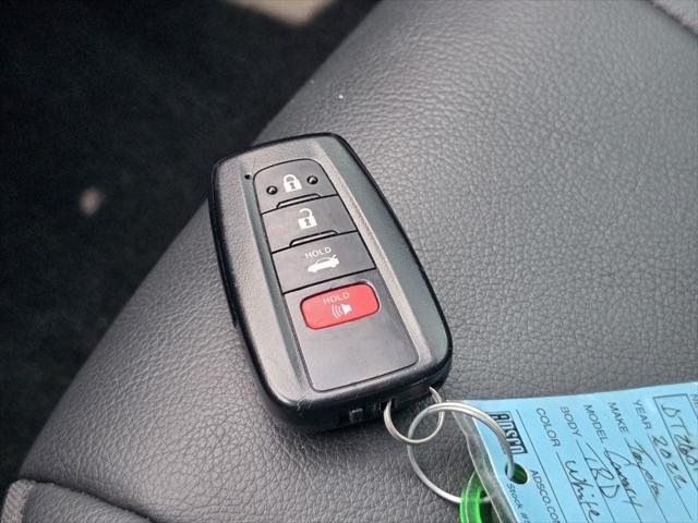 Certified Used 2022 MID BLK/WIND CHILL Toyota  image 32