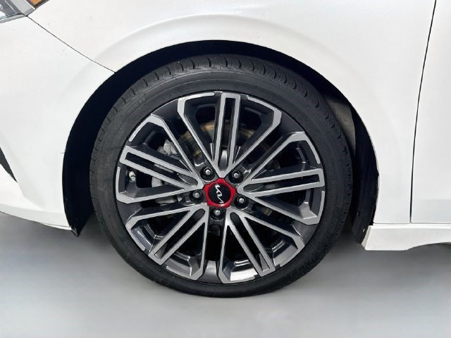 Used 2022 Snow White Pearl Kia GT image 34