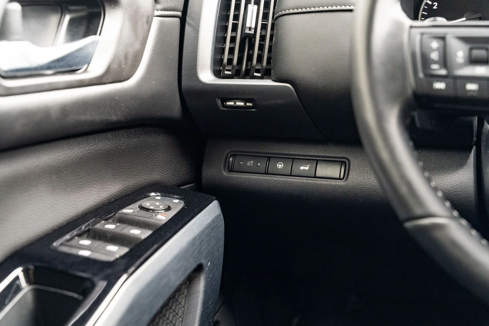 Used 2025 Gray Nissan SL image 23