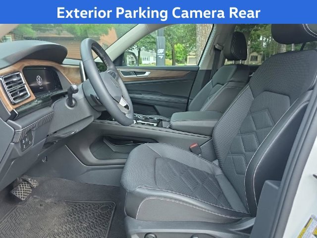 Used 2024 White Volkswagen 2.0T SE w/Technology image 2