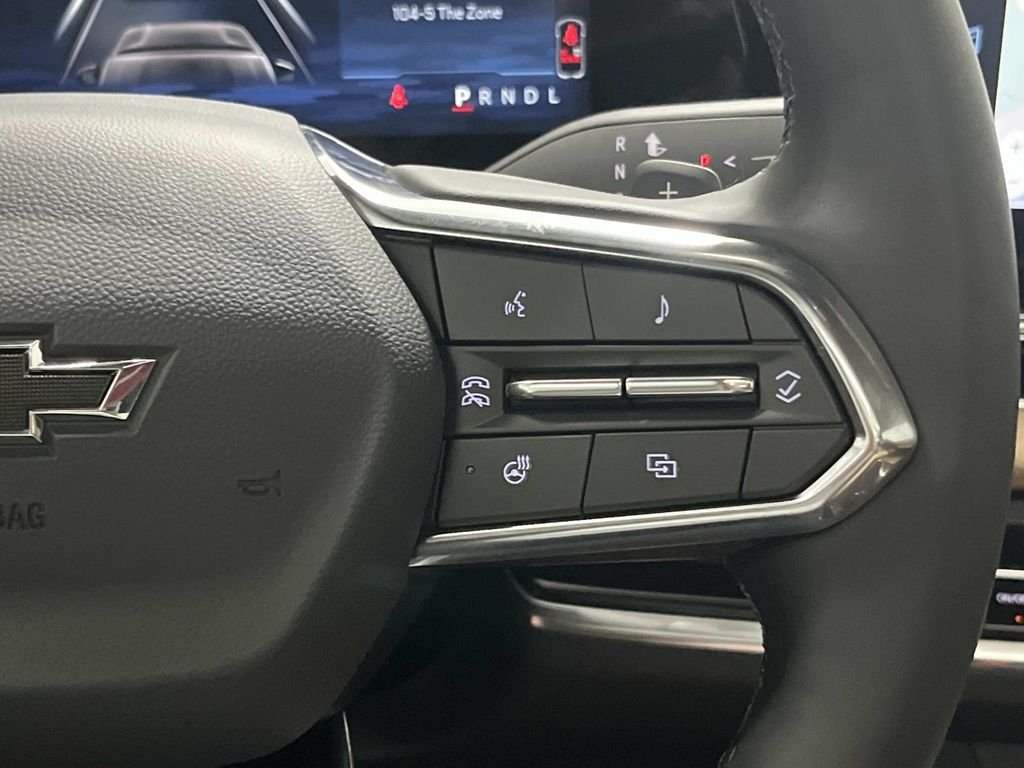 New 2027 Mosaic Black Metallic Chevrolet ACTIV image 19