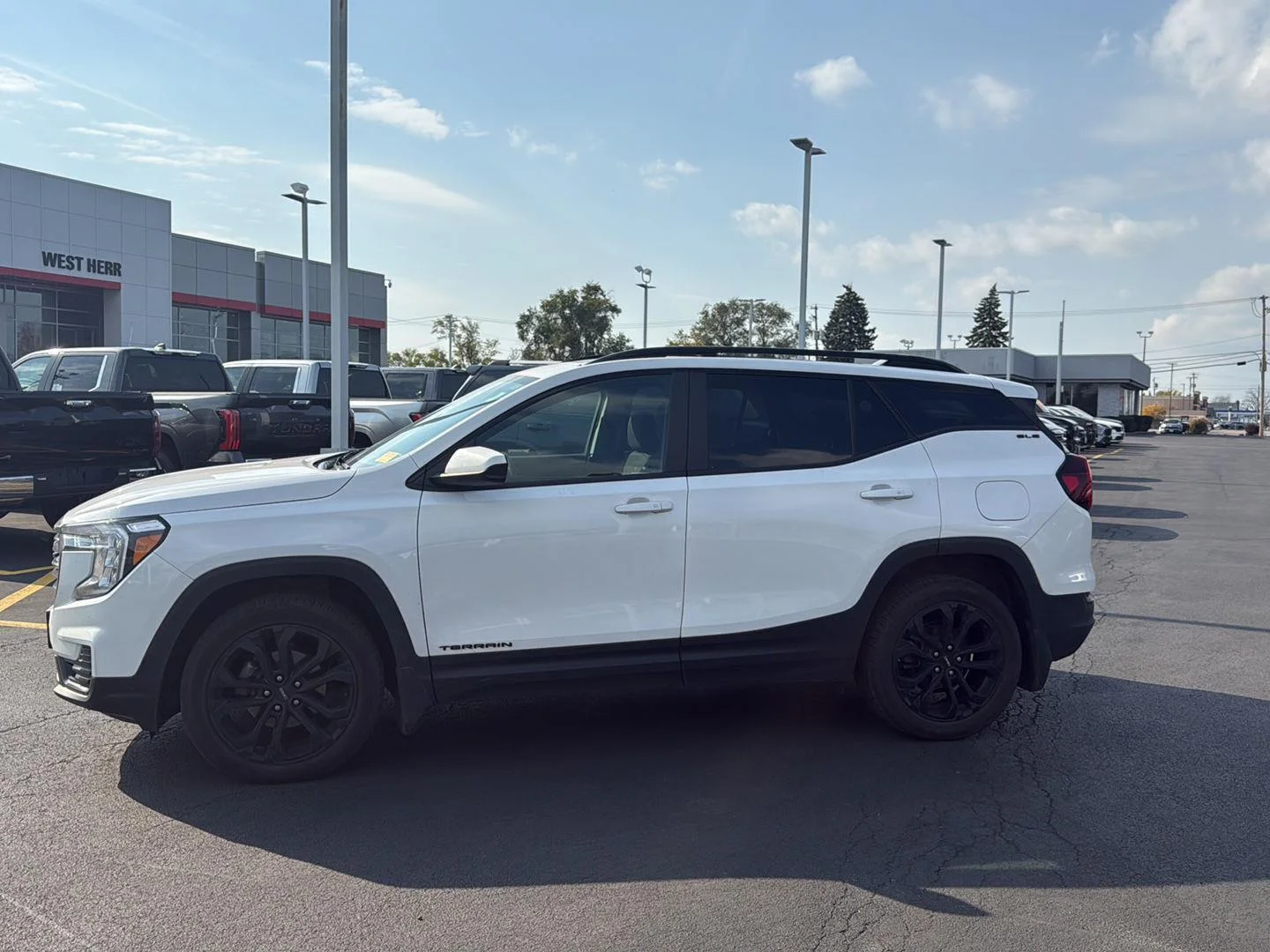 Used 2022 Summit White GMC SLE image 6
