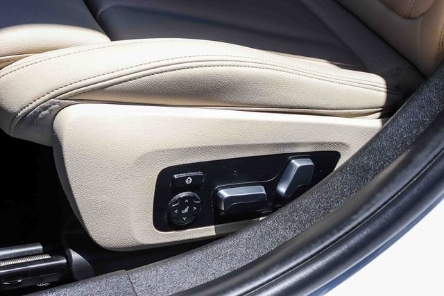 Used 2019 White BMW 330i image 24
