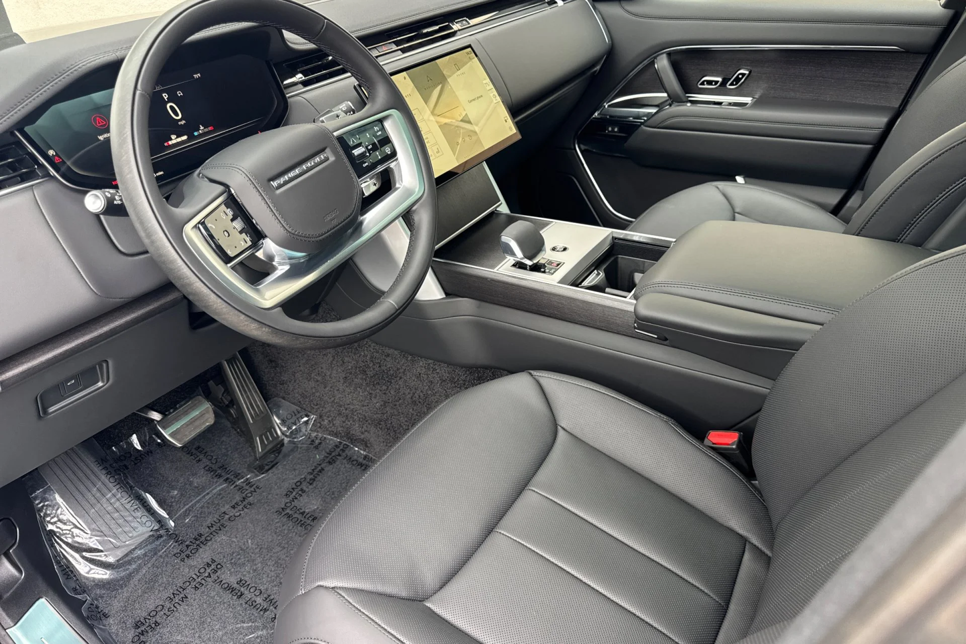 New 2026 SANTORINI BLACK Land Rover SE image 13