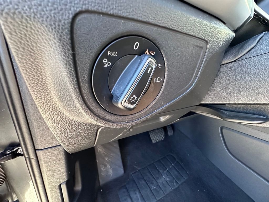 Used 2022 Gray Volkswagen 2.0T SE image 11