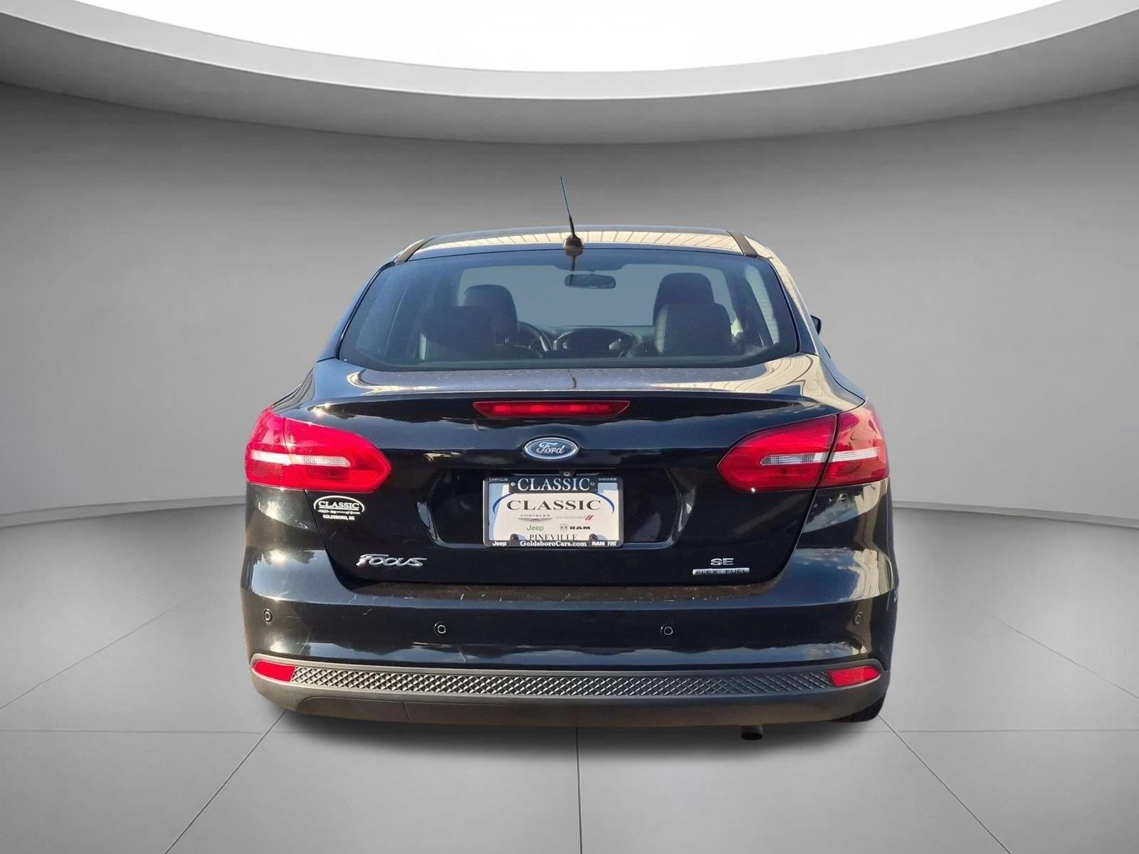 Used 2016 Shadow Black Ford SE image 4