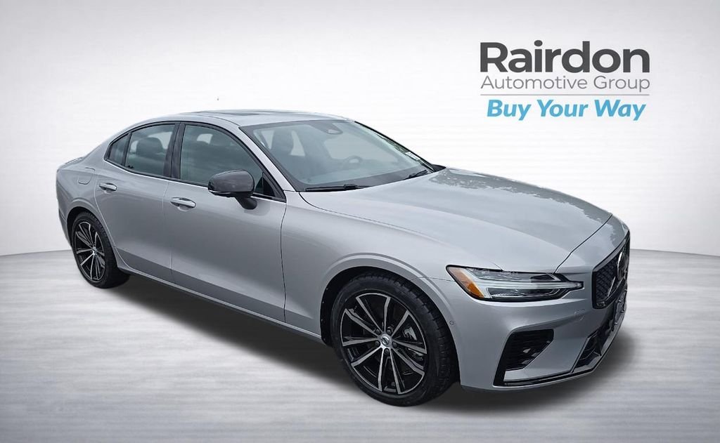 Used 2023  Volvo T8 Plus Dark Theme image 1