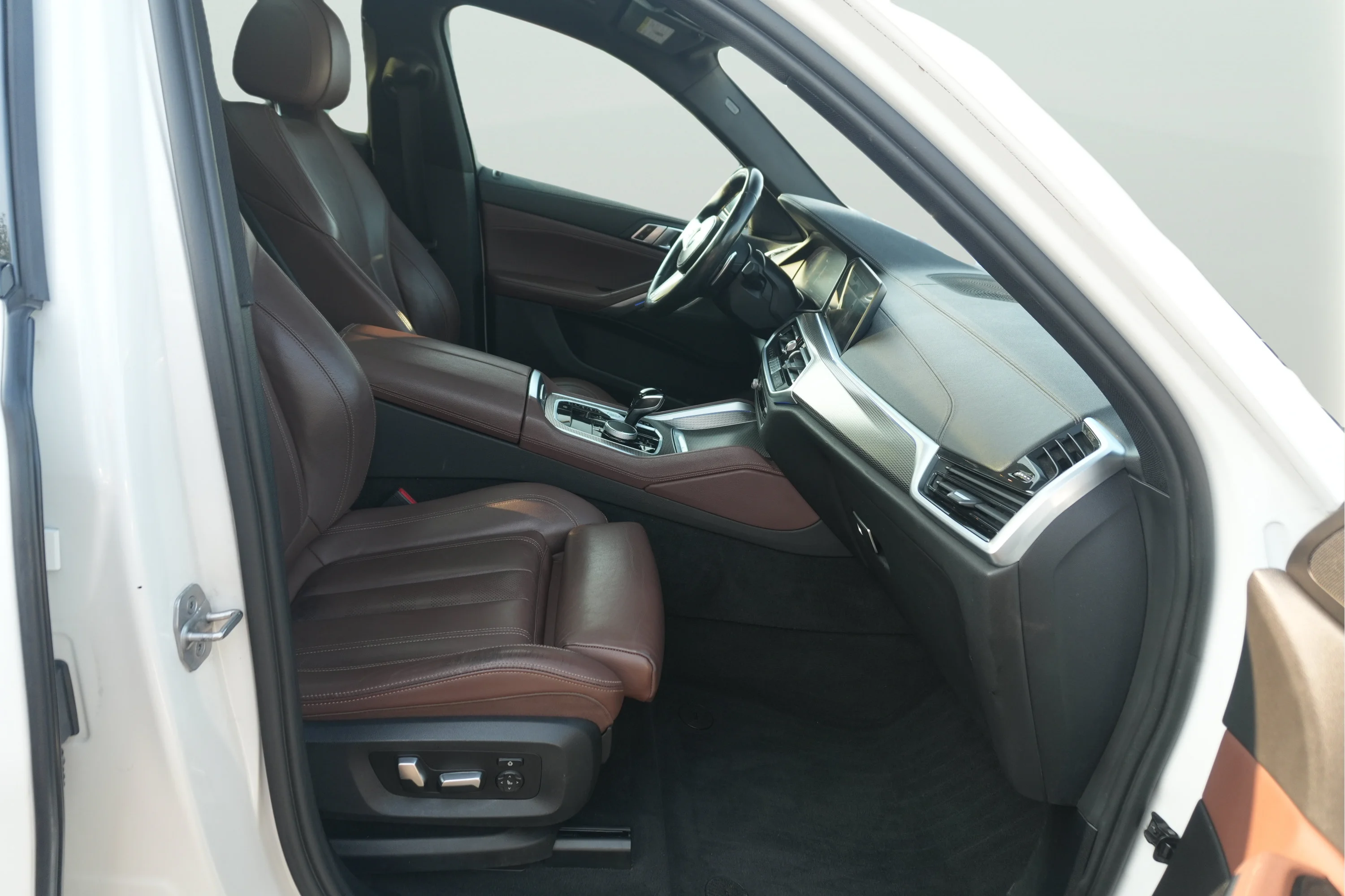 Used 2022 Mineral White Metallic BMW xDrive40i image 18