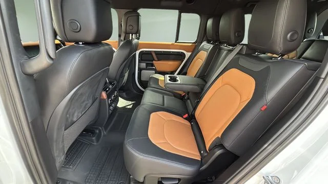 Used 2023 White Land Rover X-Dynamic SE image 20