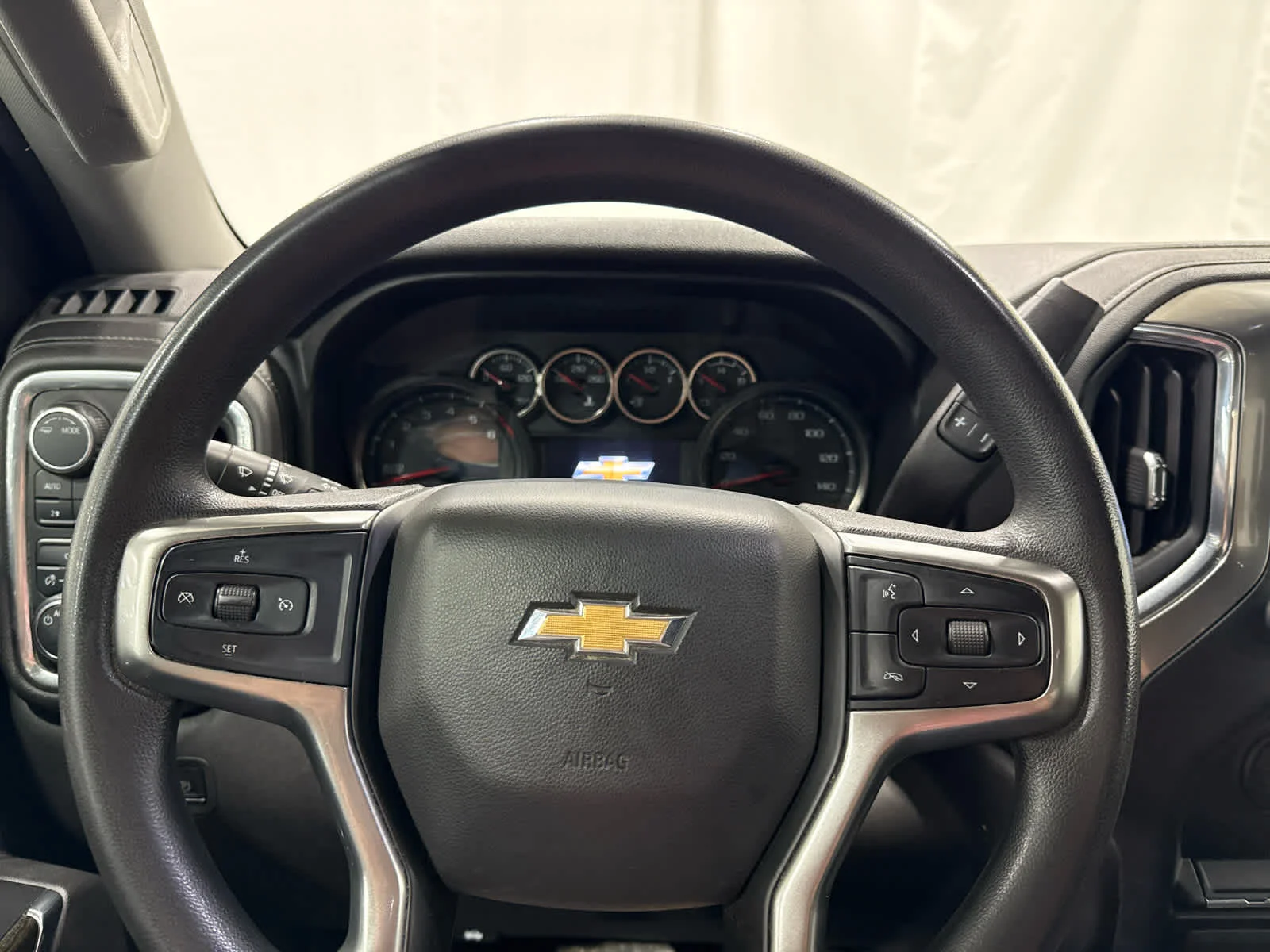 Used 2020 SUMMIT WHITE Chevrolet LT image 16