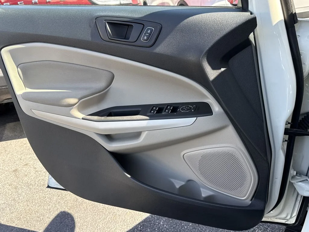 Used 2020 Diamond White Ford S image 23