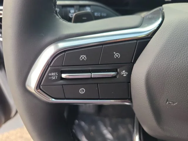New 2027 Summit White Chevrolet LT image 26