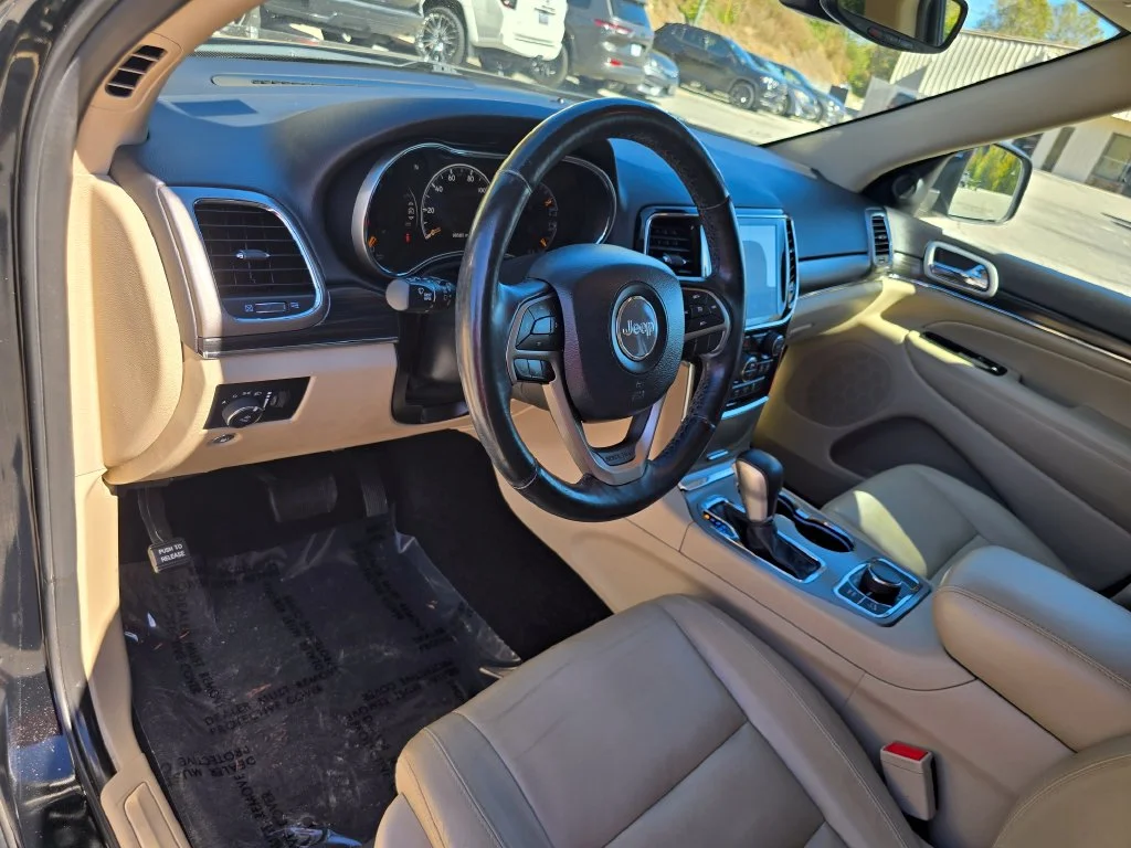 Used 2020 Black Jeep Limited image 25