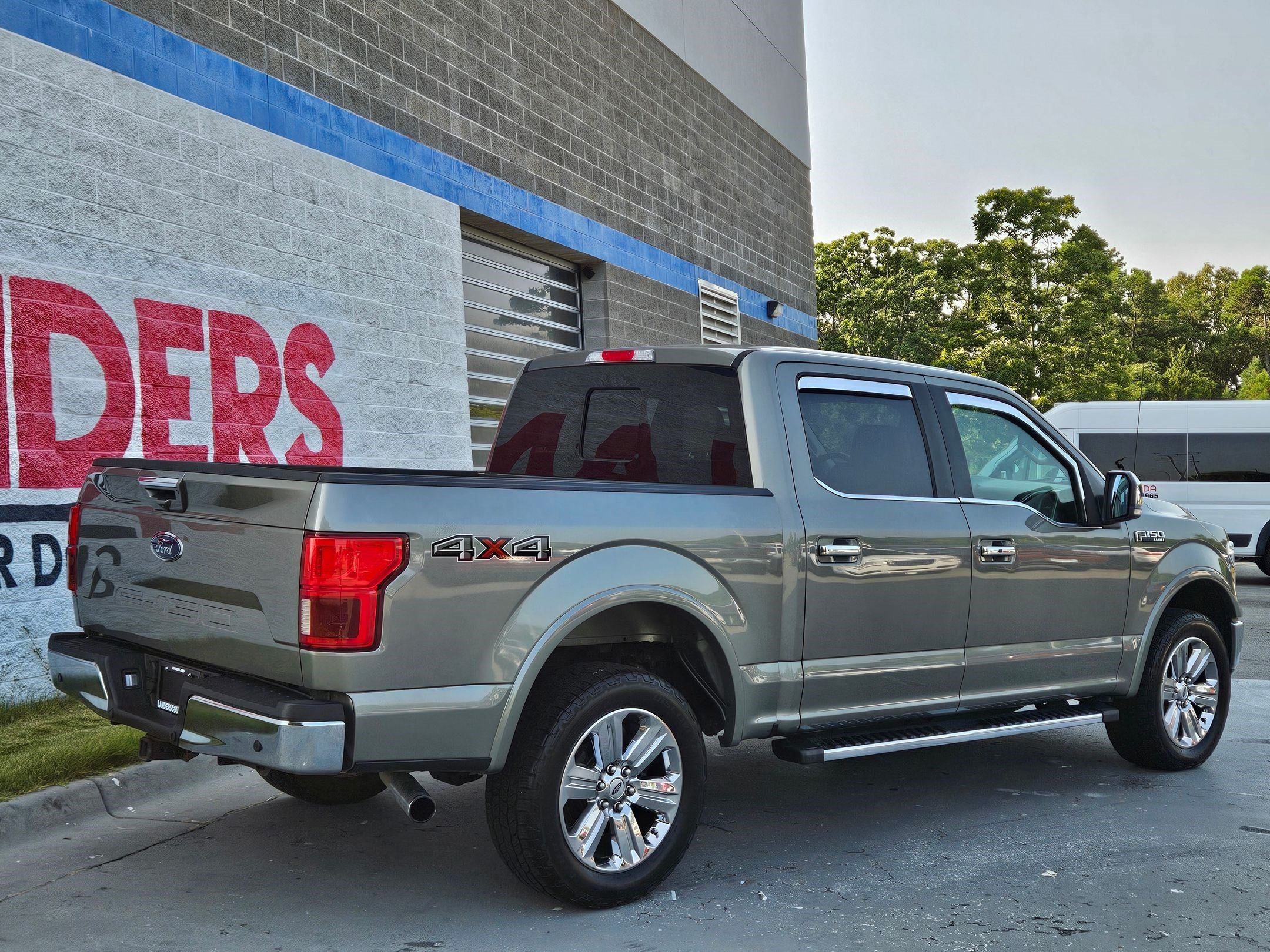 Used 2019 Silver Spruce Metallic Ford LARIAT image 7
