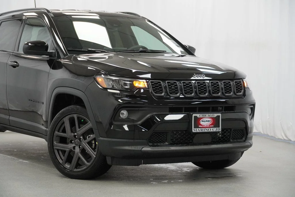 New 2026 Diamond Black Crystal Pearlcoat Jeep Latitude image 3