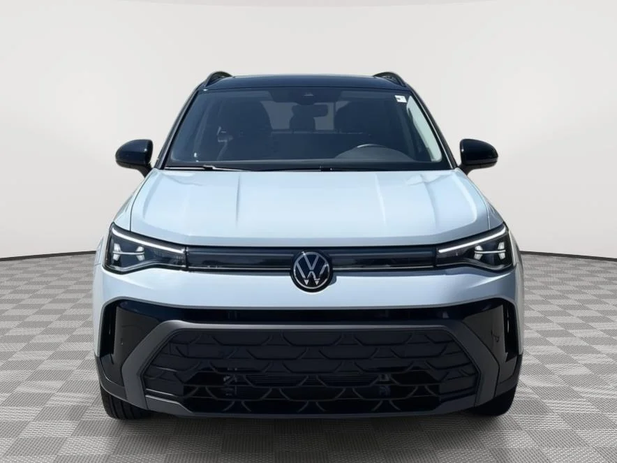 Certified Used 2025 GRAY Volkswagen SE Black image 18