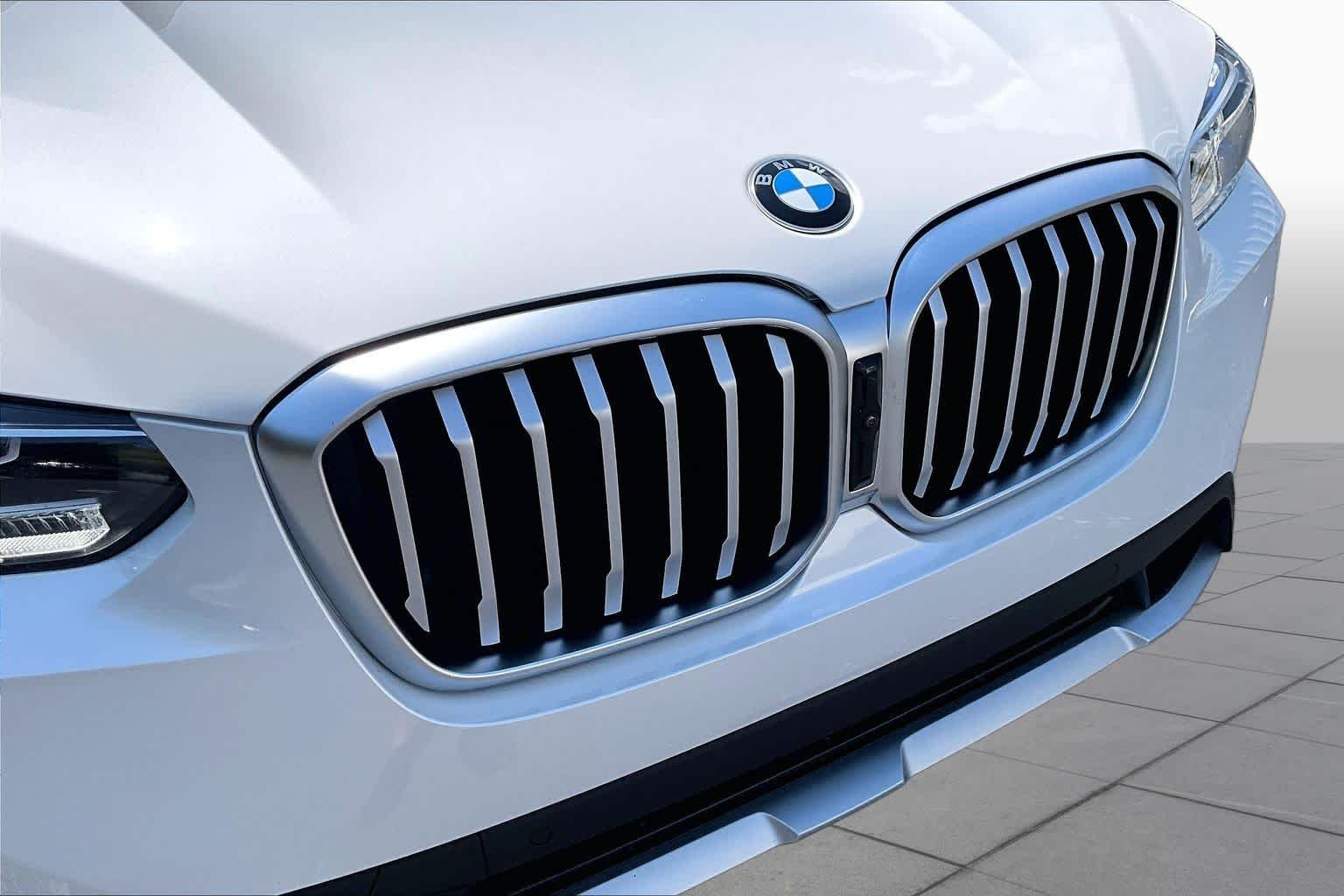 Used 2024 Mineral White Metallic BMW xDrive30i image 30