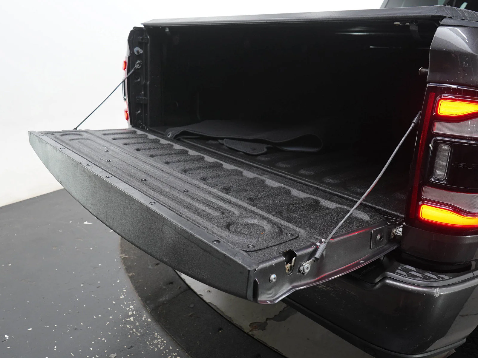 Used 2022 Granite Crystal Metallic Clearcoat Ram Laramie image 13