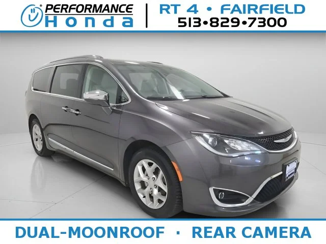 2019 Chrysler Pacifica Limited's photo
