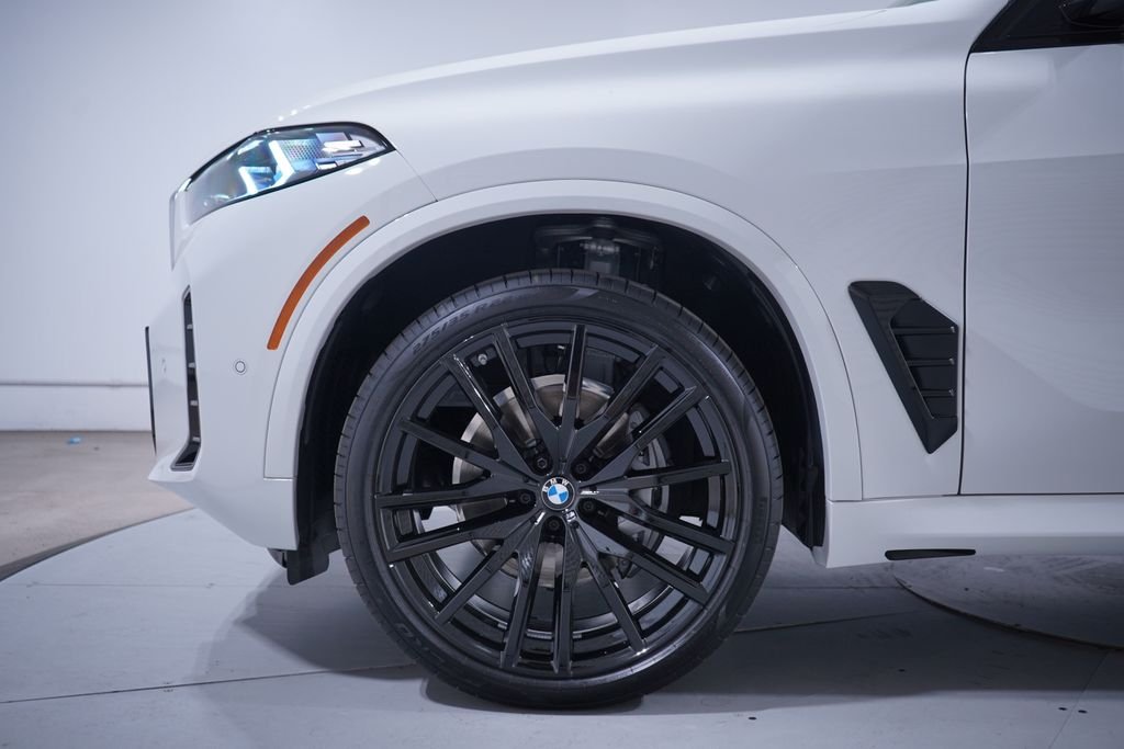 New 2026 Alpine White BMW sDrive40i image 2