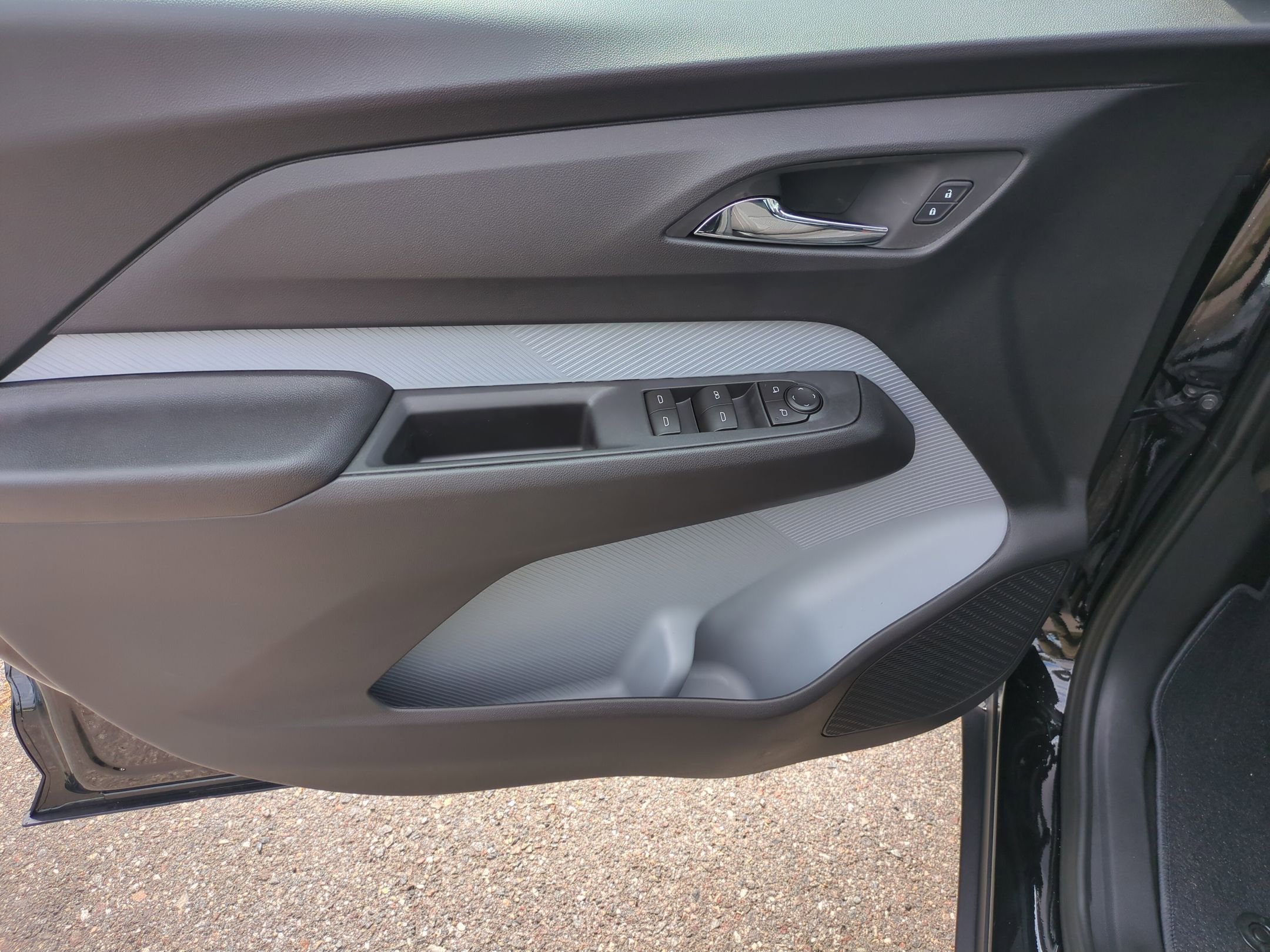 New 2027 Mosaic Black Metallic Chevrolet LT image 24