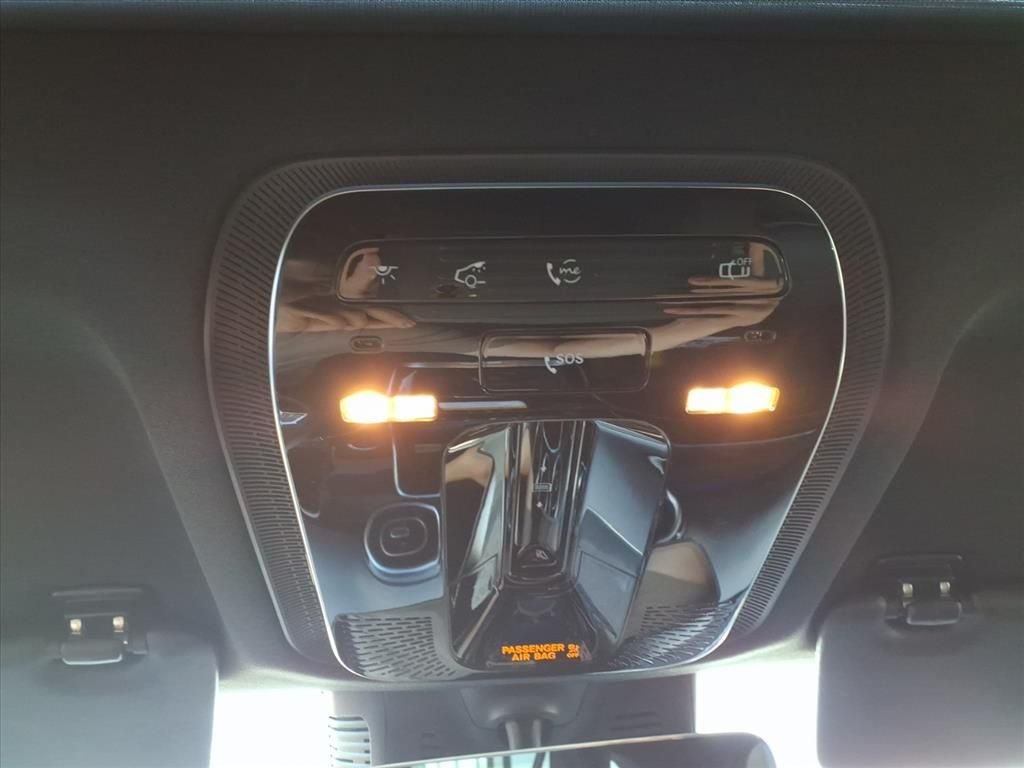 Used 2026 Polar White Mercedes-Benz GLC 300 image 25