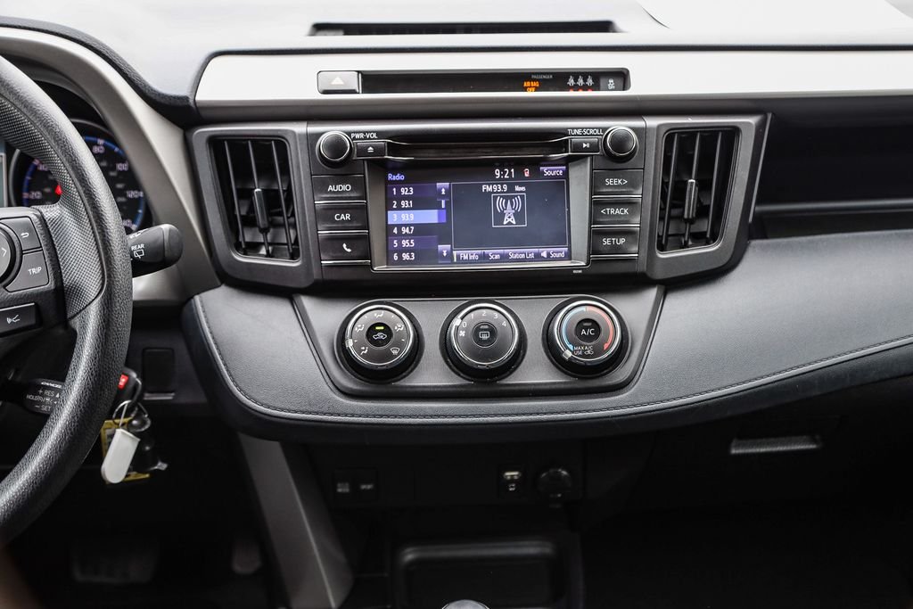 2017 Toyota RAV4 LE - Photo 13
