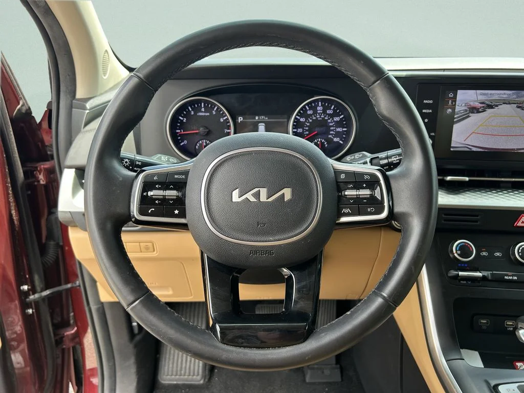 Used 2024 Red Kia LX image 32
