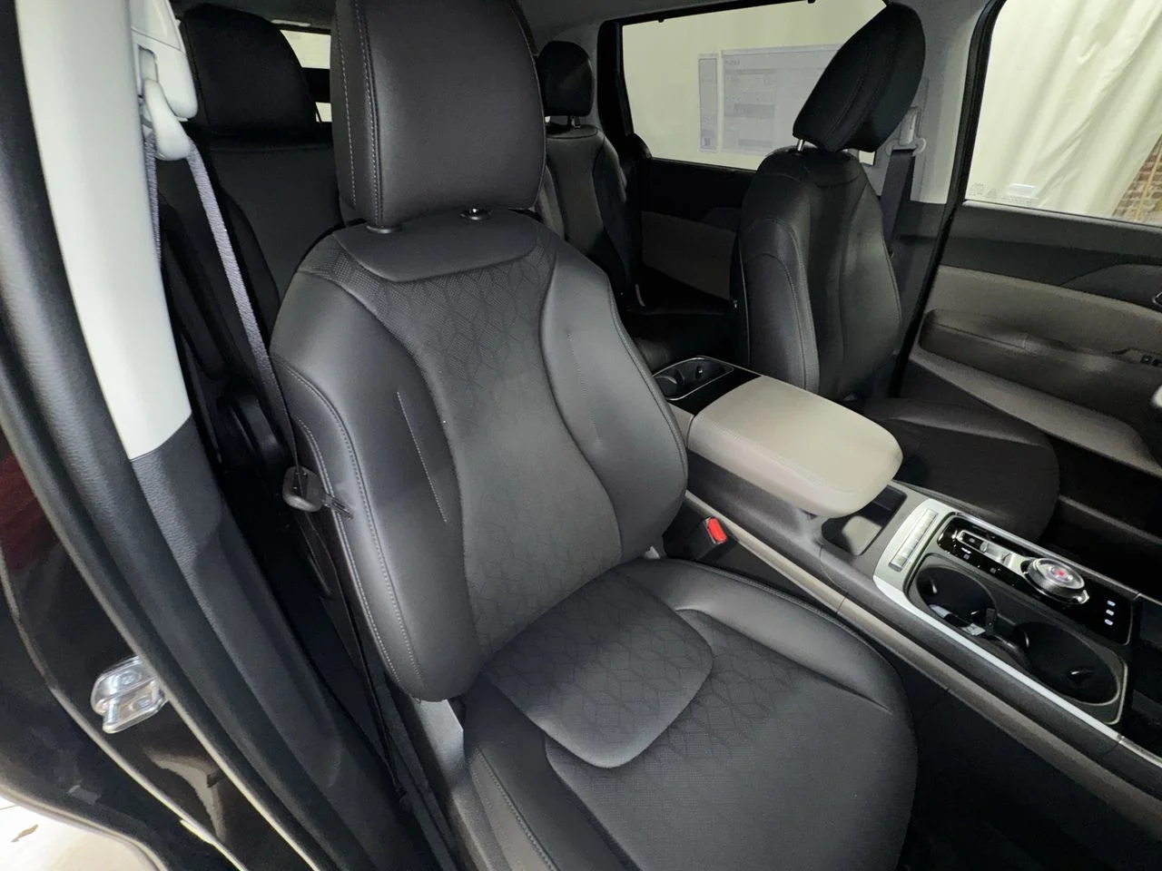 2026 Kia Carnival EX - Photo 31