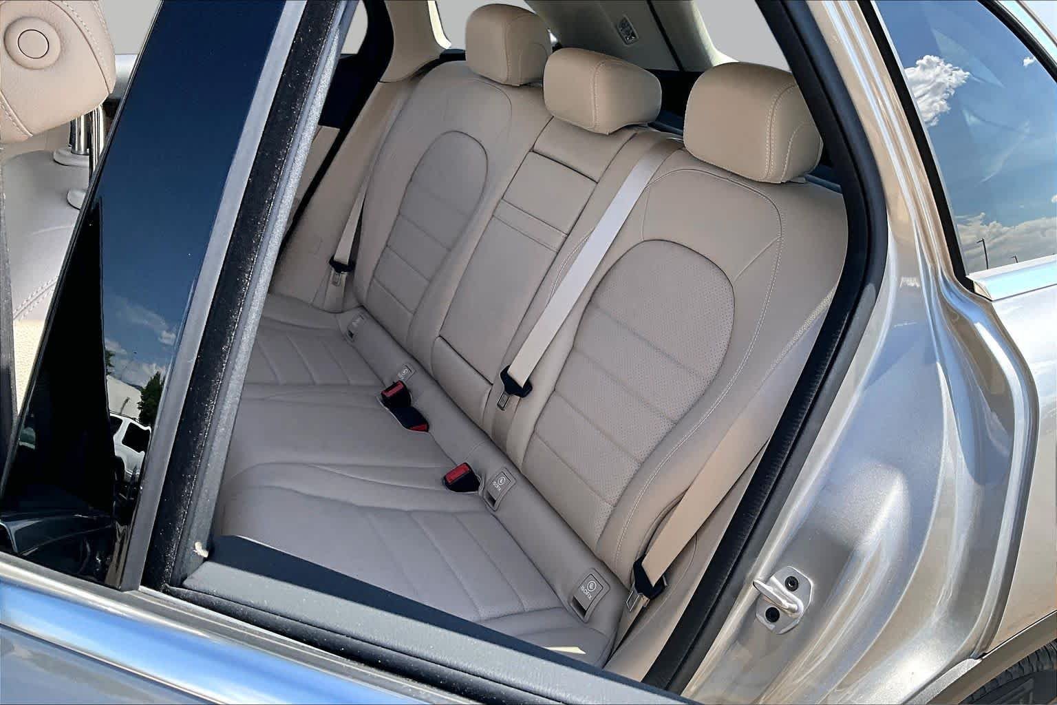 Used 2022 Mojave Silver Metallic Mercedes-Benz GLC 300 image 18