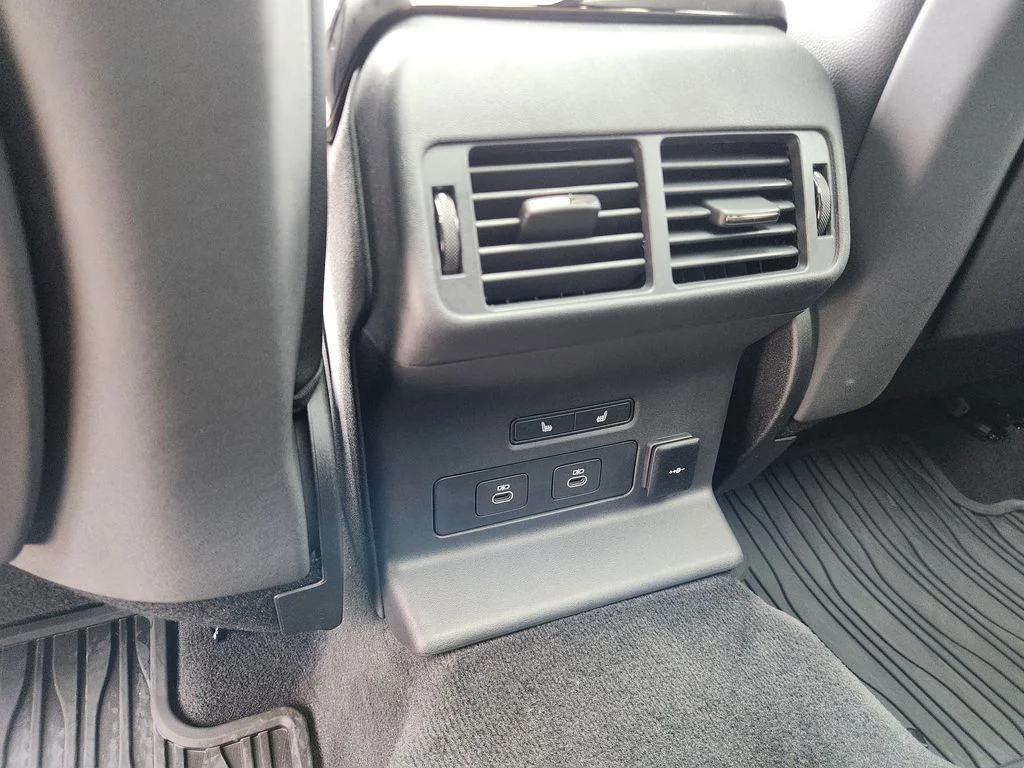 Used 2026 Fuji White Land Rover S image 12