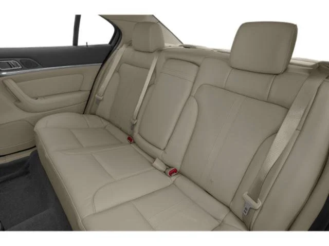 Used 2015 White Platinum Clearcoat Metallic Lincoln Base image 16