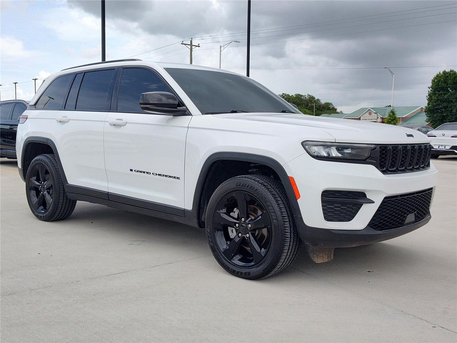 Used 2024 WHITE JEEP LARE image 10