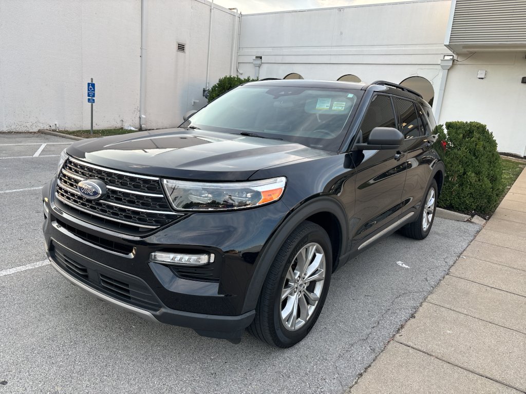 Used 2023 Agate Black Metallic Ford XLT image 2