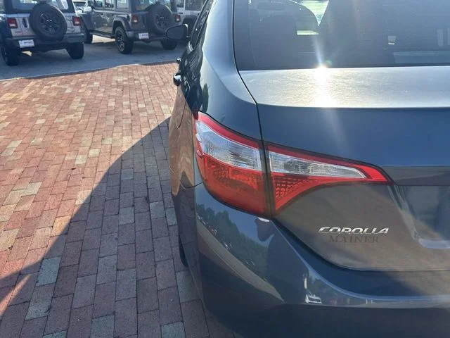Used 2015 Gray Toyota LE image 10