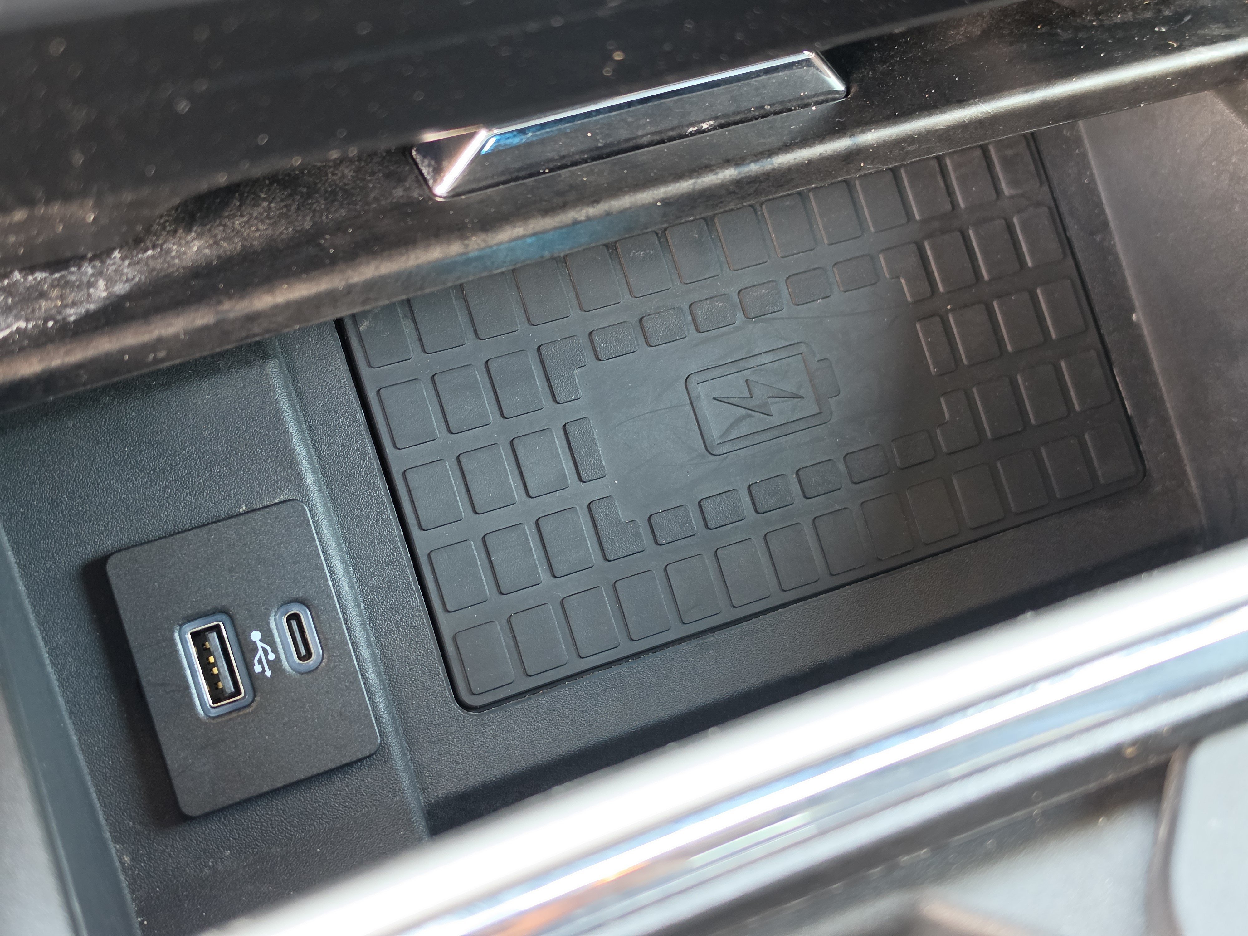 Used 2022 Black Metallic Ford LARIAT image 31