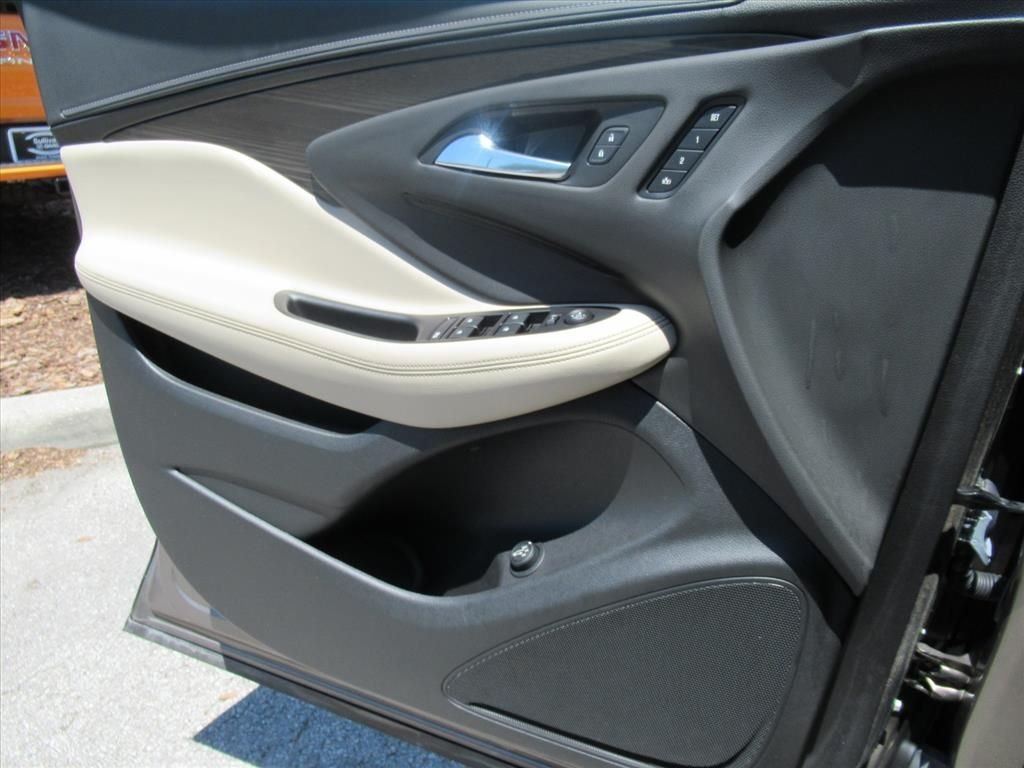 Used 2019 Brown Buick Essence image 18