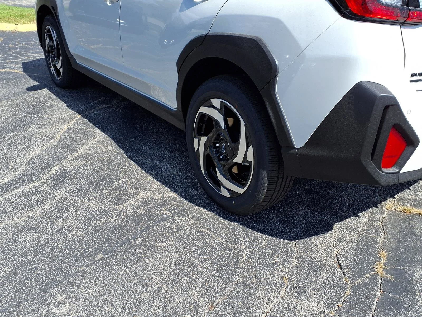 New 2026 CRYSTAL WHITE PEARL Subaru Limited Hybrid image 19