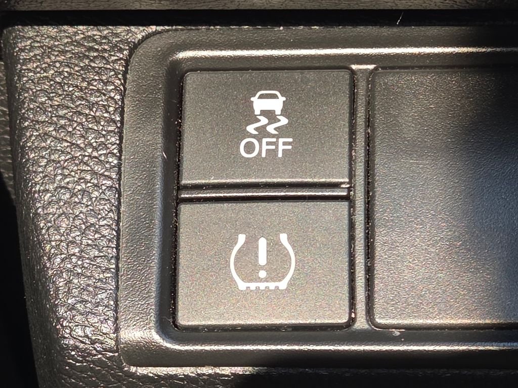 Used 2018  Honda LX image 32