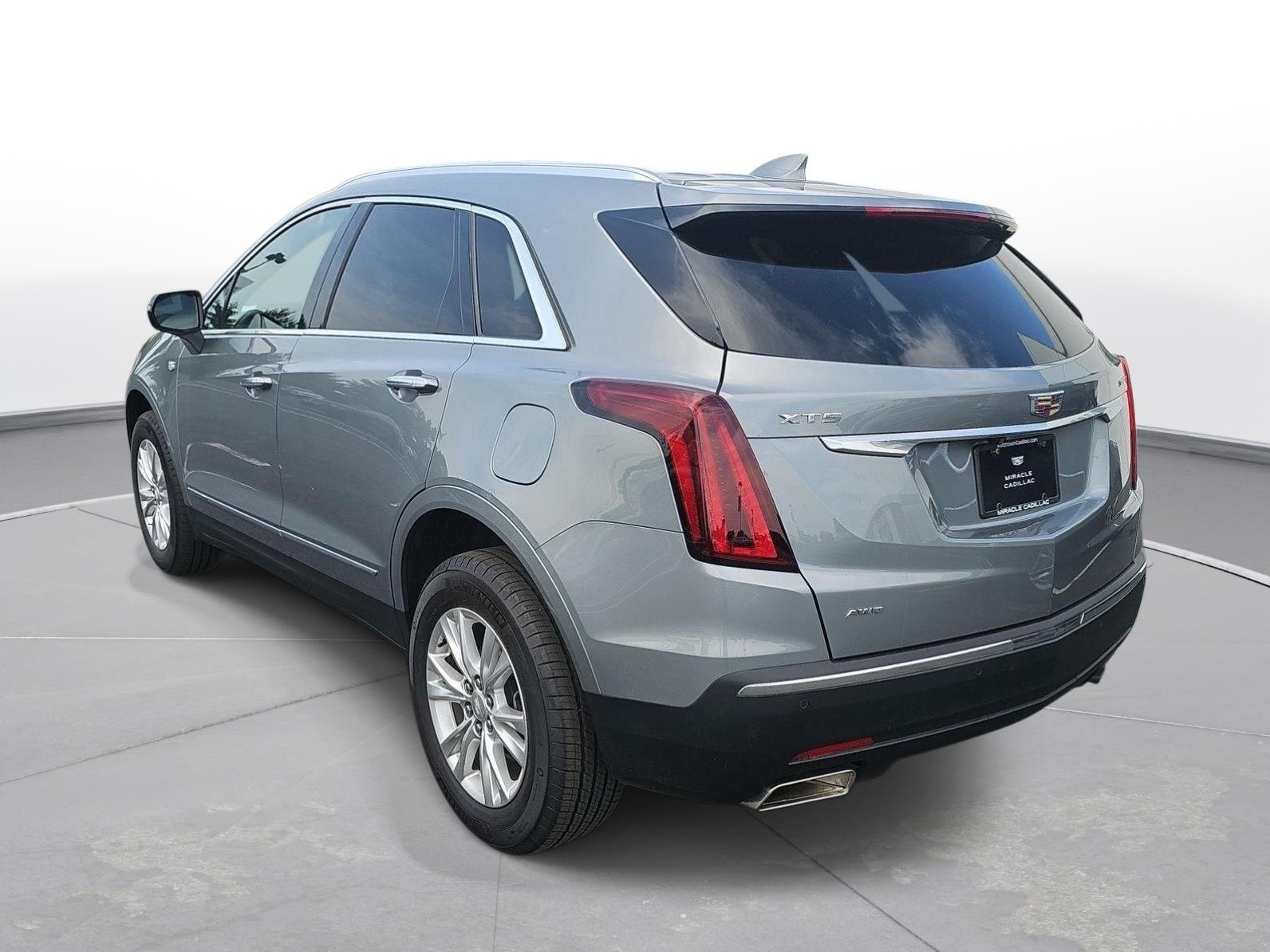 Used 2023 Argent Silver Metallic Cadillac AWD Luxury image 8