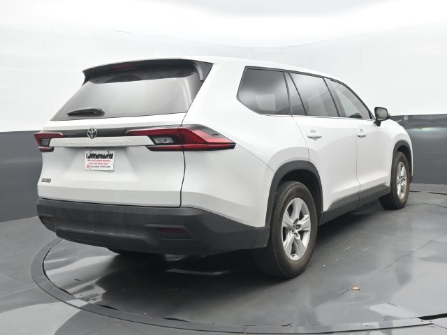 Used 2025 Wind Chill Pearl Toyota LE image 21